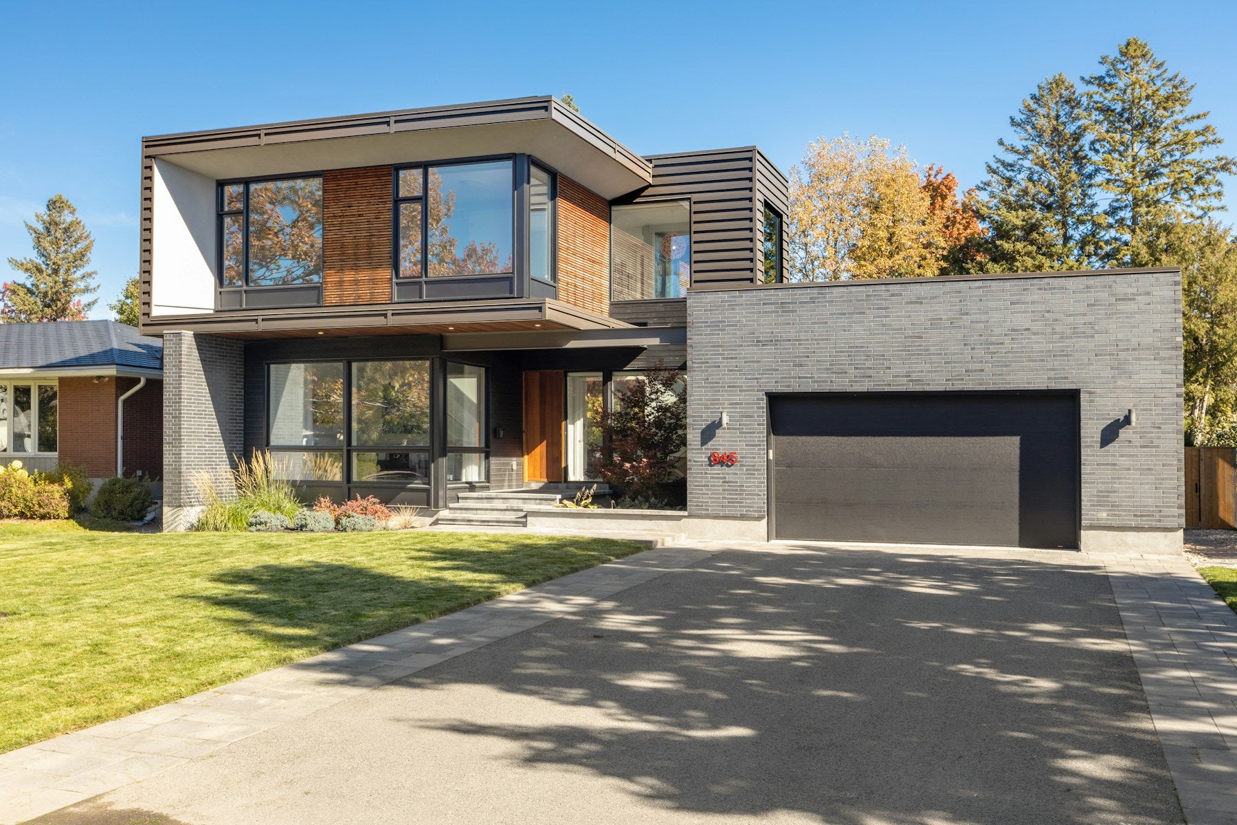 A home's entrance and driveway in daylight